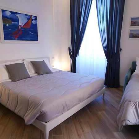 A Un Passo Da Tutto... Hotel Наполи Екстериор снимка