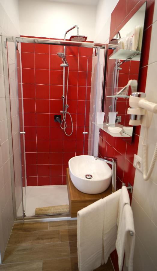 A Un Passo Da Tutto... Hotel Наполи Екстериор снимка