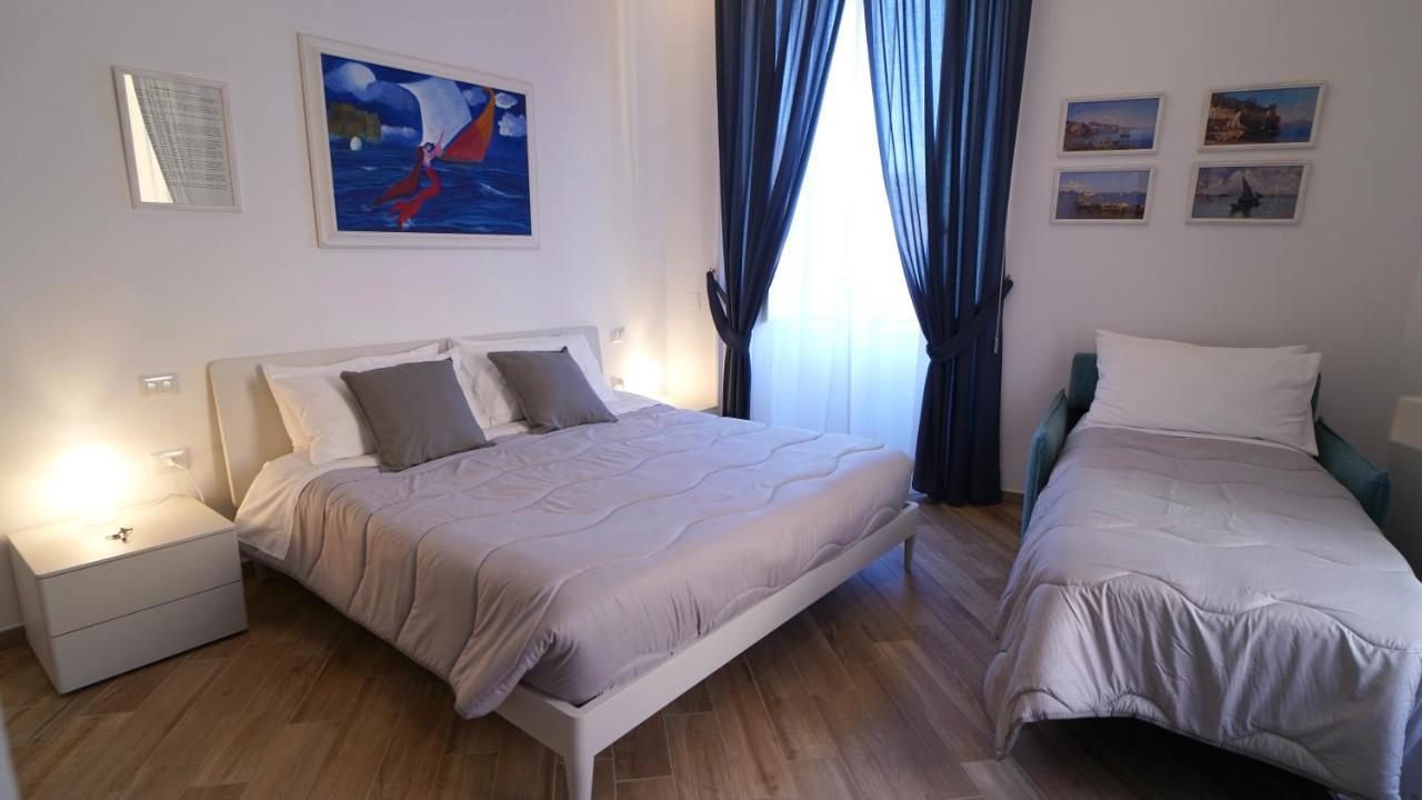 A Un Passo Da Tutto... Hotel Наполи Екстериор снимка